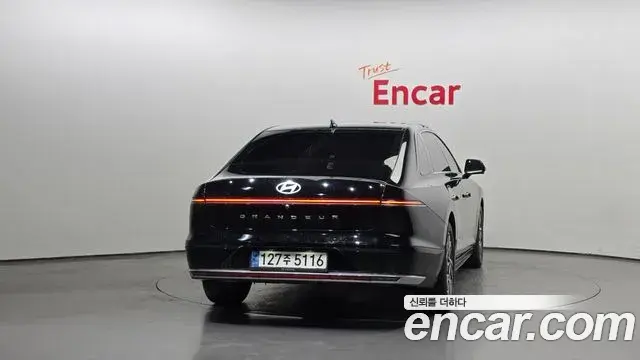 Hyundai Grandeur Hybrid 2023 — ფოტო 13/20