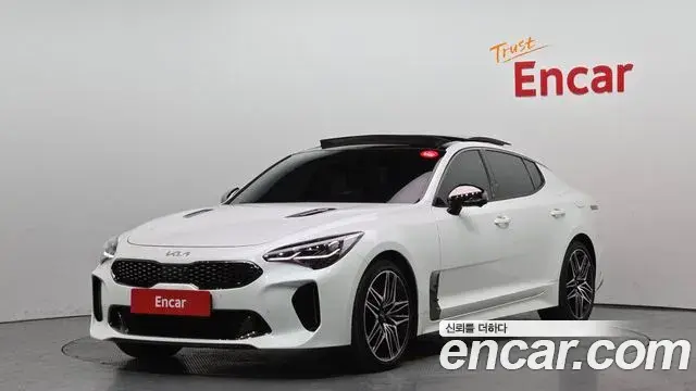 Kia Stinger 2022 — Фото 1/20