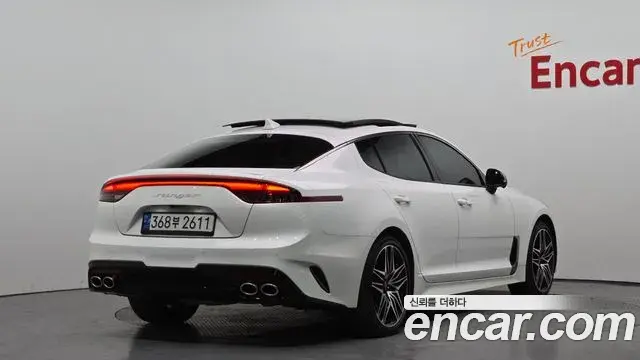 Kia Stinger 2022 — Фото 2/20