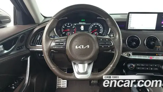 Kia Stinger 2022 — Фото 13/20