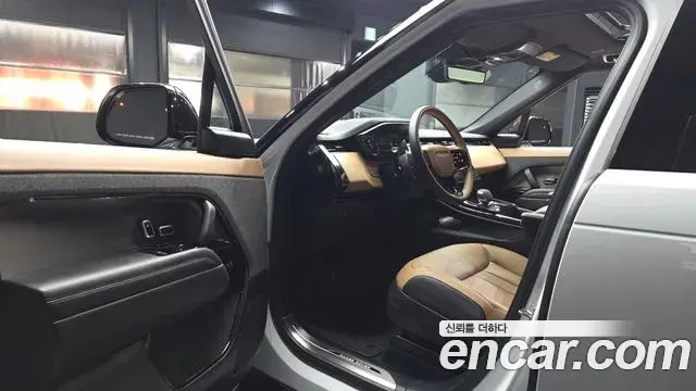 Land Rover Range Rover Sport 2025 — Фото 10/20