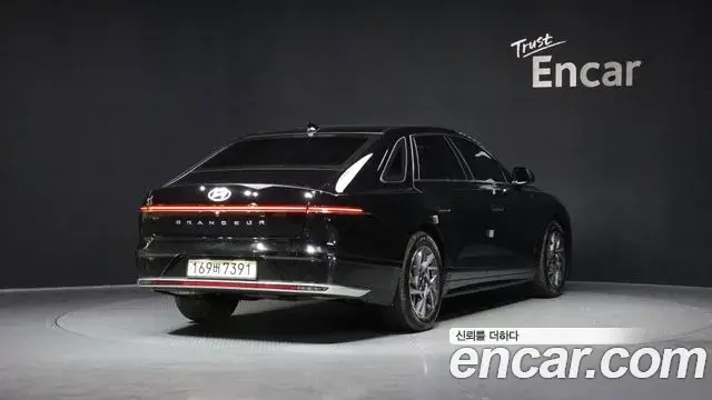 Hyundai Grandeur Hybrid 2023 — Photo 2/20