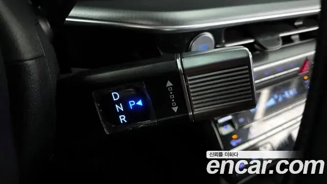 Hyundai Grandeur Hybrid 2023 — Photo 17/20