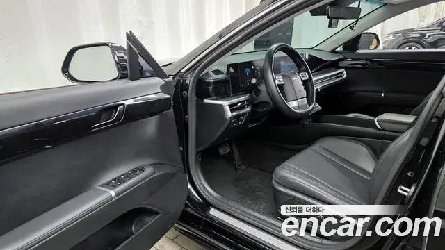 Hyundai Grandeur Hybrid 2023 — Photo 8/20