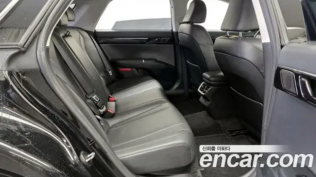 Hyundai Grandeur Hybrid 2023 — Photo 13/20