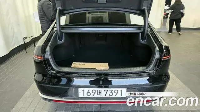 Hyundai Grandeur Hybrid 2023 — Photo 11/20