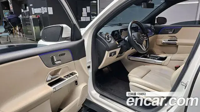 Mercedes-Benz GLB-Class 2021 — Şəkil 18/20
