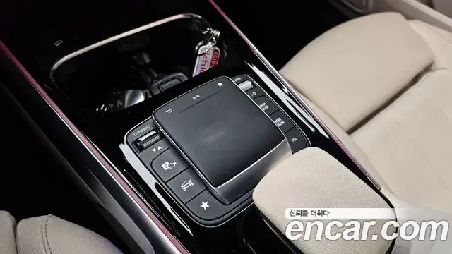Mercedes-Benz GLB-Class 2021 — Şəkil 15/20