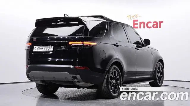 Land Rover Discovery 5 2019 — ფოტო 8/20