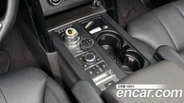 Land Rover Discovery 5 2019 — ფოტო 18/20