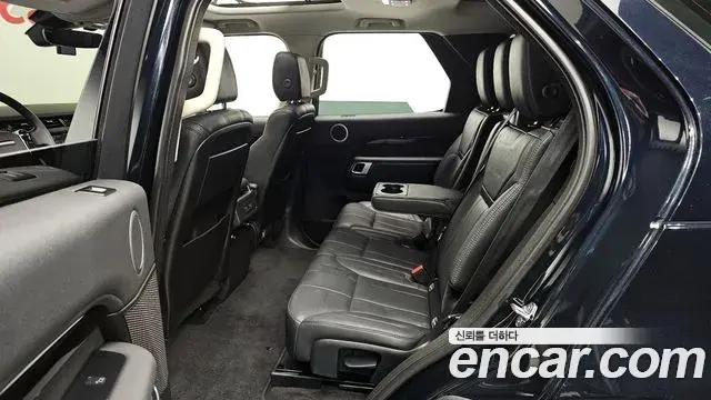 Land Rover Discovery 5 2019 — ფოტო 16/20