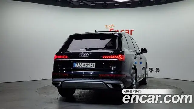 Audi Q7 2021 — Photo 14/20