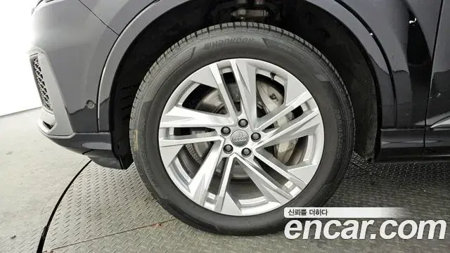 Audi Q7 2021 — Photo 13/20