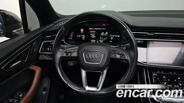 Audi Q7 2021 — Photo 3/20