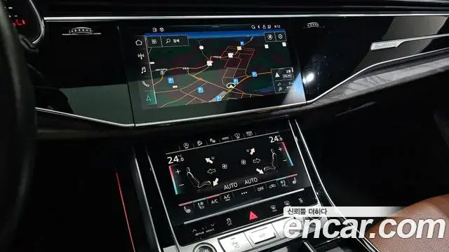 Audi Q7 2021 — Photo 2/20
