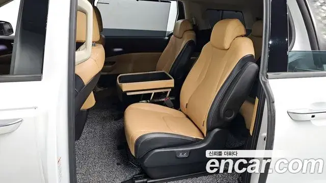 Kia Carnival 2021 — Фото 13/20