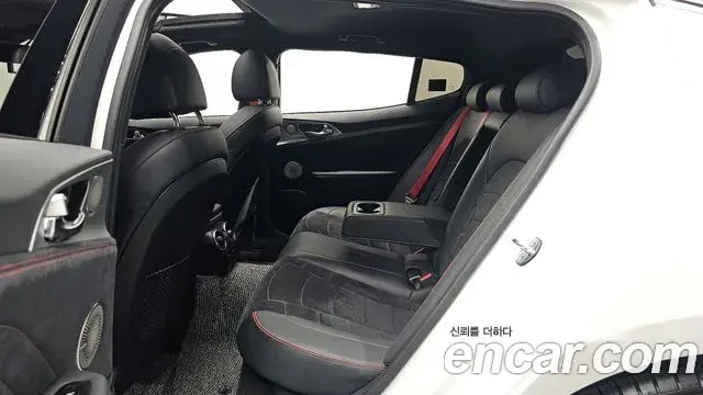 Kia Stinger 2023 — Фото 12/20