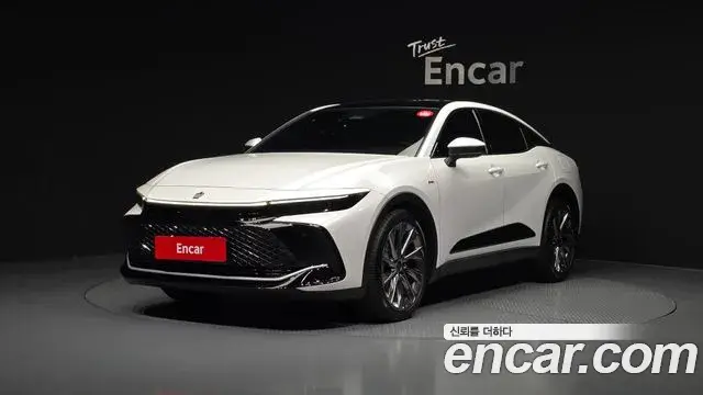 Toyota Crown Crossover 2024 — Фото 1/20