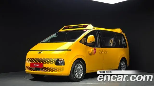 Hyundai Staria 2024 — Photo 2/20