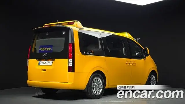 Hyundai Staria 2024 — Photo 9/20