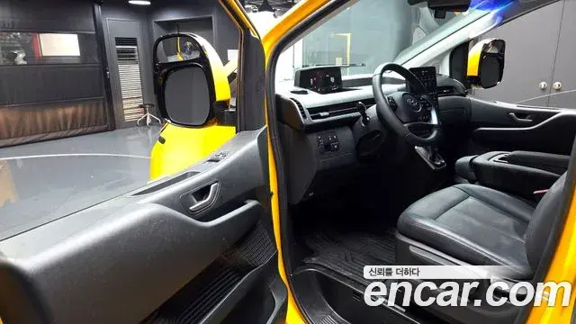 Hyundai Staria 2024 — Photo 19/20