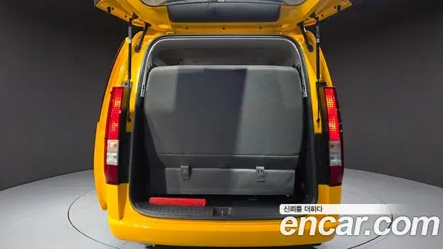 Hyundai Staria 2024 — Photo 8/20