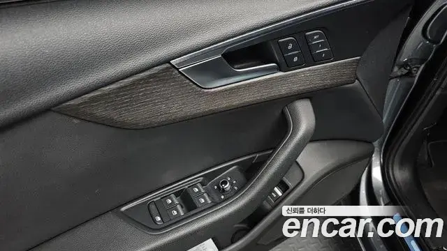 Audi A4 2019 — Photo 1/20