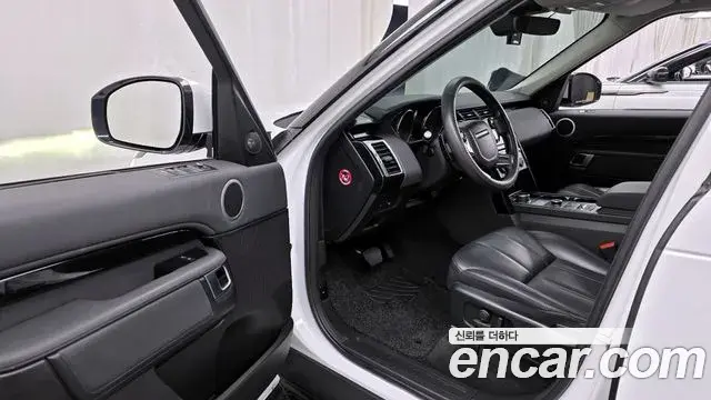 Land Rover Discovery 5 2019 — ფოტო 14/20