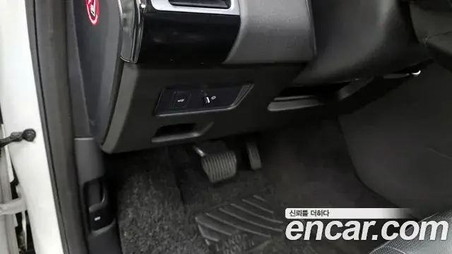 Land Rover Discovery 5 2019 — ფოტო 3/20
