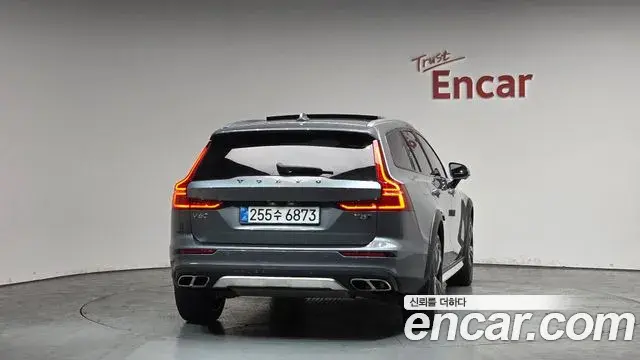 Volvo V60 Cross Country 2020 — Şəkil 1/20