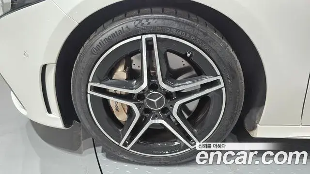 Mercedes-Benz A-Class 2020 — ფოტო 19/20