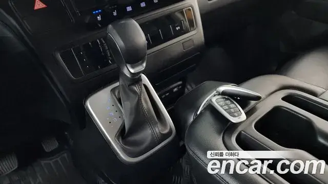 Hyundai Staria 2022 — Photo 9/20