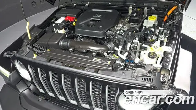 Jeep Wrangler 2021 — ფოტო 16/20