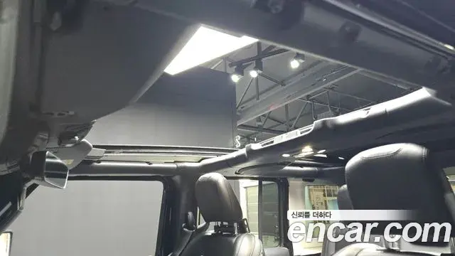 Jeep Wrangler 2021 — ფოტო 14/20
