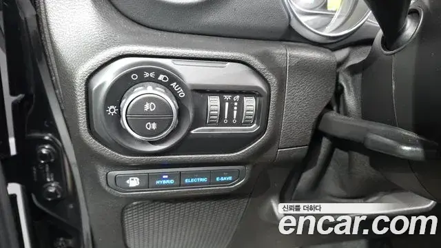 Jeep Wrangler 2021 — ფოტო 2/20