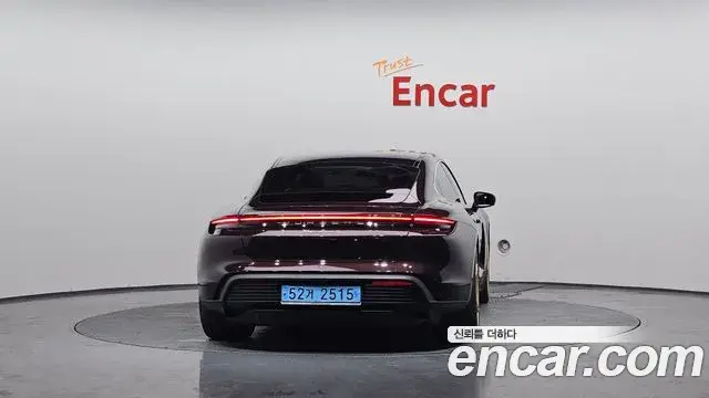 Porsche Taycan 2021 — ფოტო 14/20