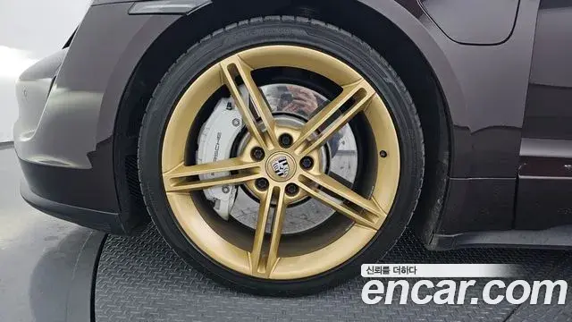 Porsche Taycan 2021 — ფოტო 4/20