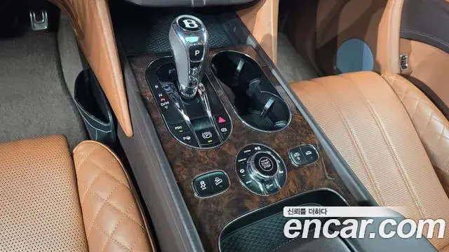 Bentley Bentayga 2018 — Photo 11/20