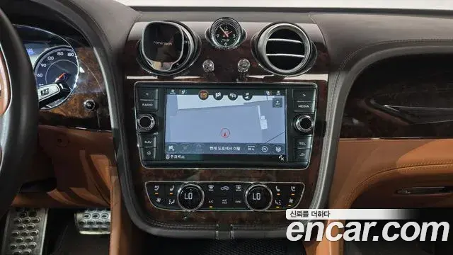Bentley Bentayga 2018 — Photo 14/20