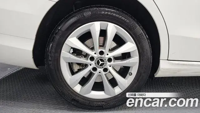 Mercedes-Benz C-Class 2020 — ფოტო 4/20