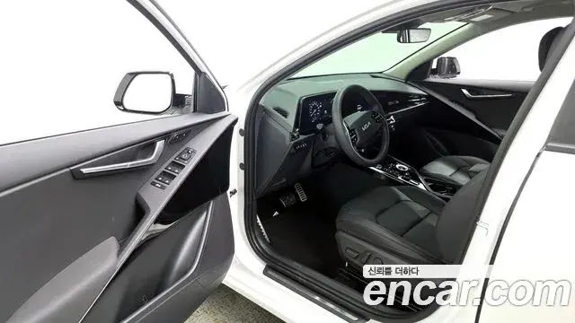 Kia Niro 2025 — Фото 10/20