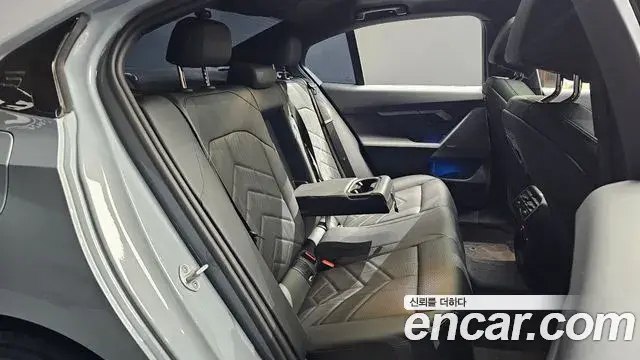 BMW 5 Series 2025 — Photo 12/20