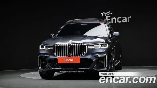 BMW X7 2020 — ფოტო 17/20
