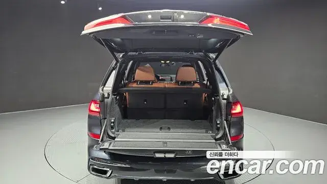 BMW X7 2020 — ფოტო 15/20
