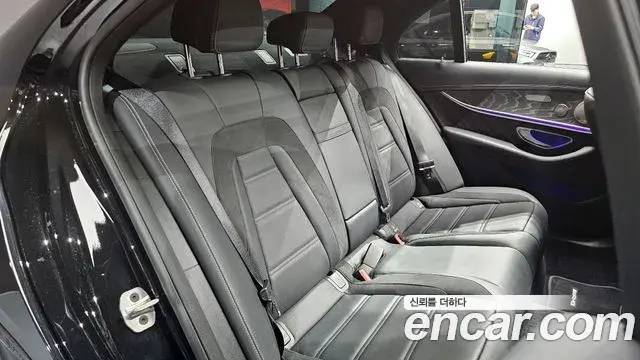 Mercedes-Benz E-Class 2023 — Фото 11/20