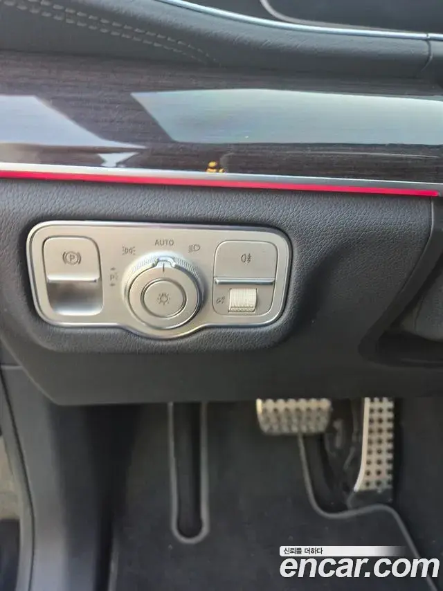 Mercedes-Benz GLE-Class 2021 — ფოტო 15/20