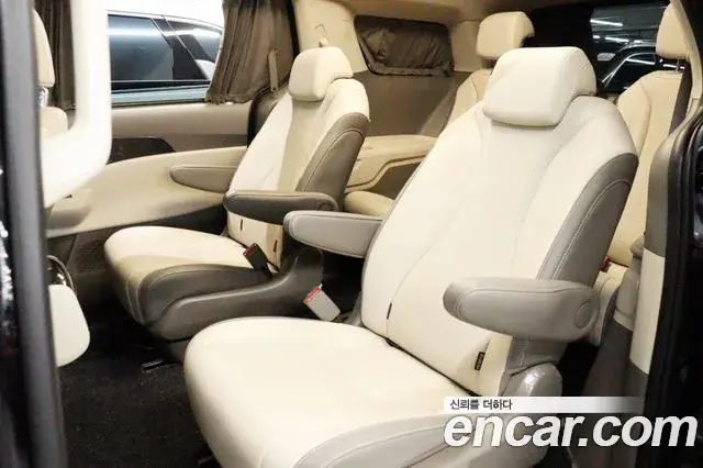 Kia Carnival 2024 — Şəkil 15/20