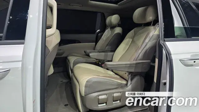 Kia Carnival 2024 — Şəkil 7/20