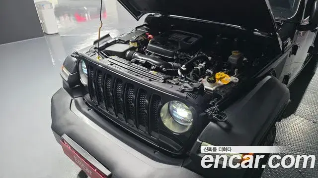 Jeep Wrangler 2020 — ფოტო 10/20