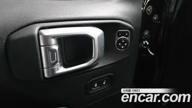 Jeep Wrangler 2020 — ფოტო 16/20
